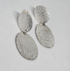 Vintage Silver Tone Textured Stacked Oval Clip On Earrings.
